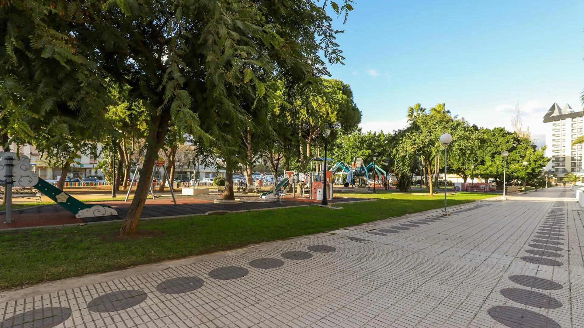 Prime Location Frontline Beach Dona Sofia فوينخيرولا شقة